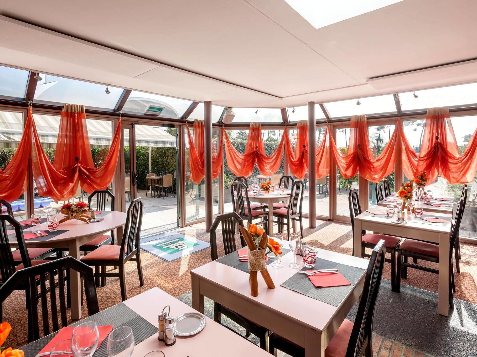 Logis Hotel Horus Restaurant Les Bruyeres Toulenne Eksteriør billede