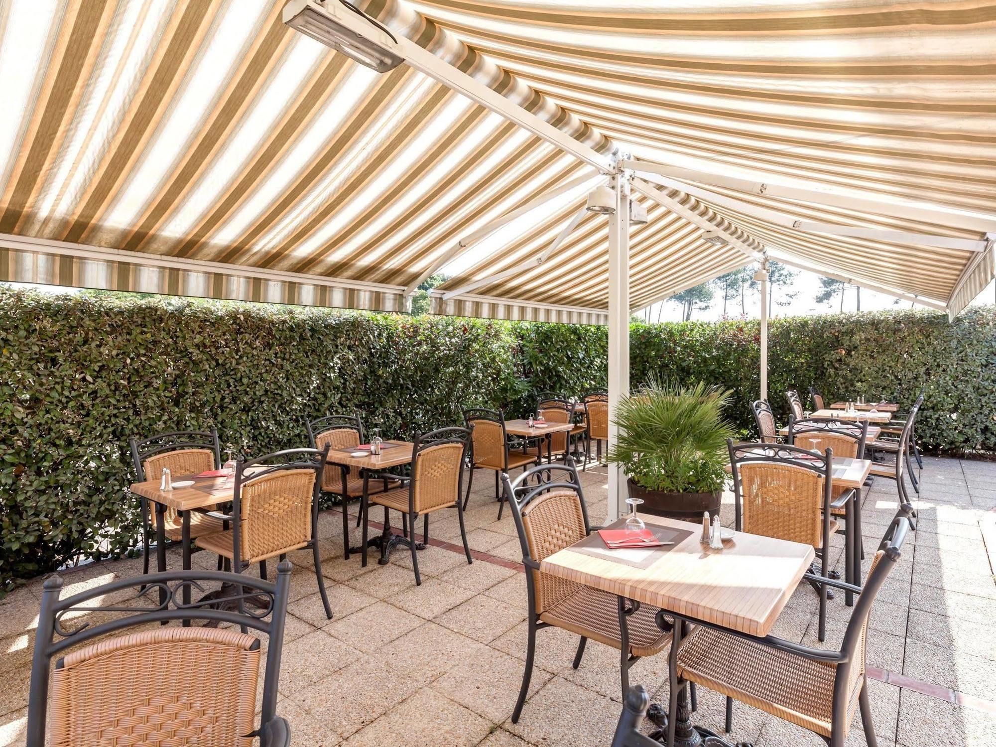Logis Hotel Horus Restaurant Les Bruyeres Toulenne Eksteriør billede