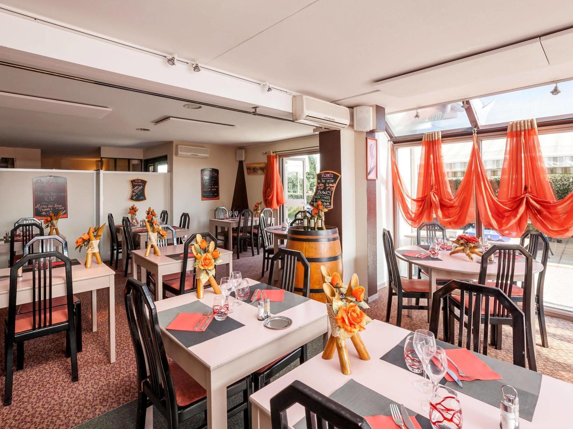 Logis Hotel Horus Restaurant Les Bruyeres Toulenne Eksteriør billede