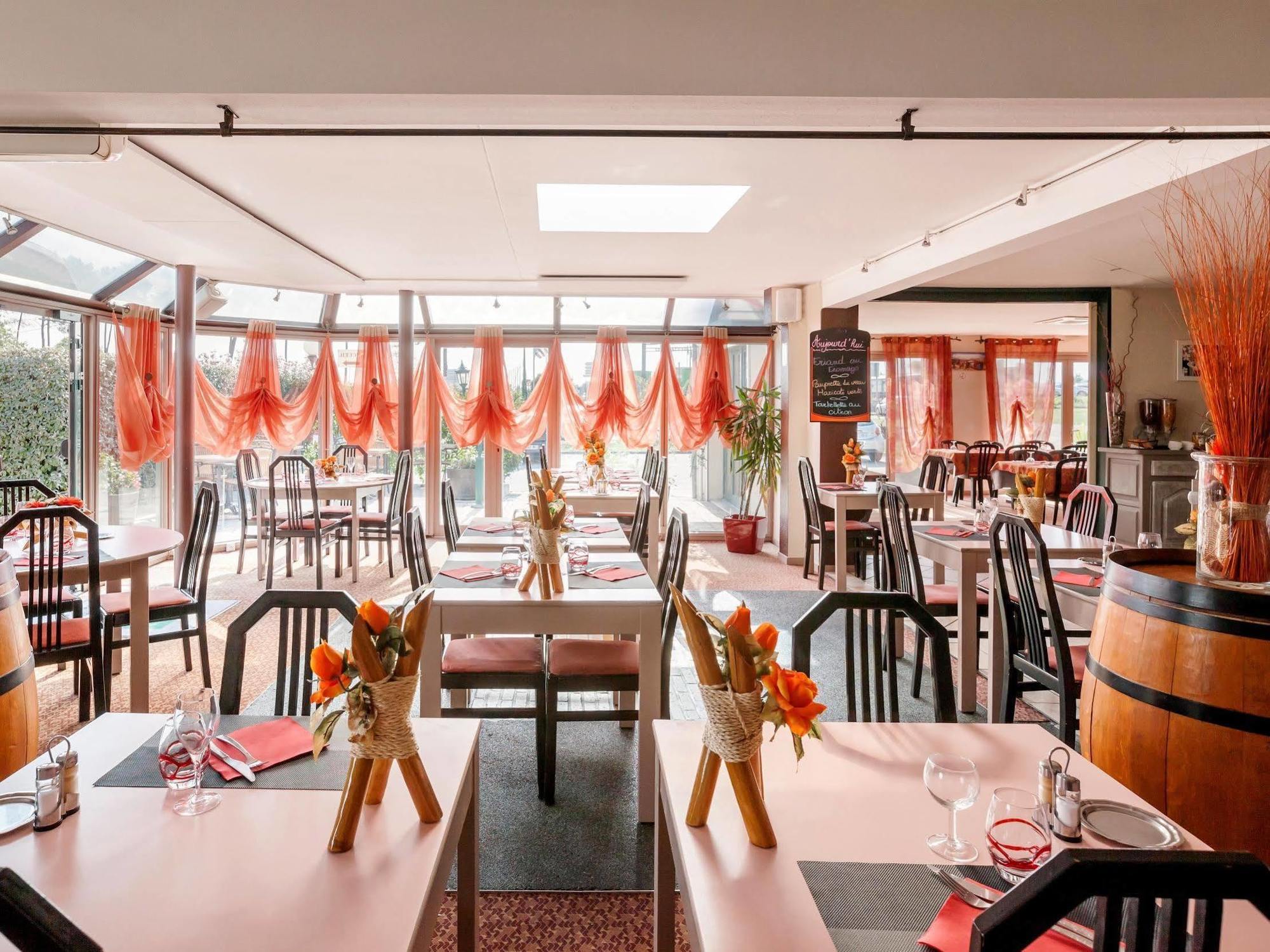 Logis Hotel Horus Restaurant Les Bruyeres Toulenne Eksteriør billede