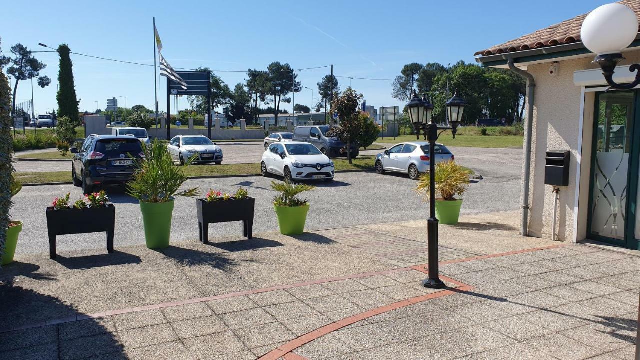 Logis Hotel Horus Restaurant Les Bruyeres Toulenne Eksteriør billede